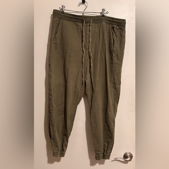 GAP Olive Joggers with drawstring, soft olive green, size XL - Picture 3 of 4